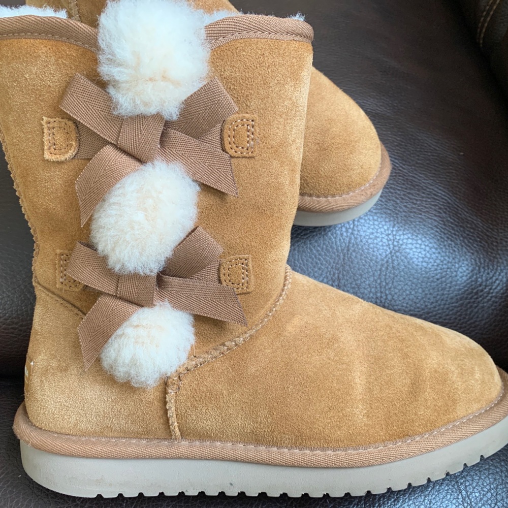 Ugg bootie chestnut suede short boot Koolaburra woman’s size 7 - like new!